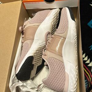 Women’s Nike size 10 Flex Renew